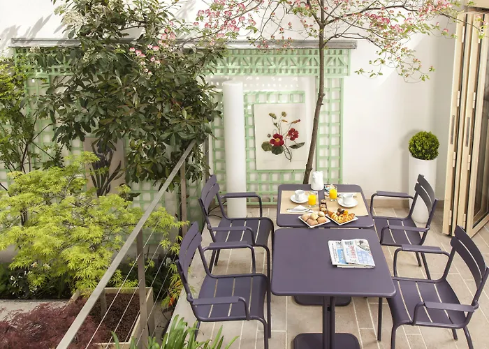 Mistral Hotel 3*
