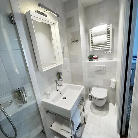 Hotell Mistral 3*