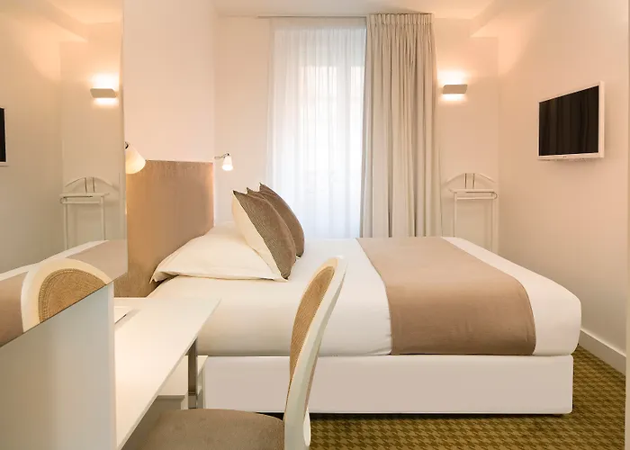 Mistral Hotel 3*